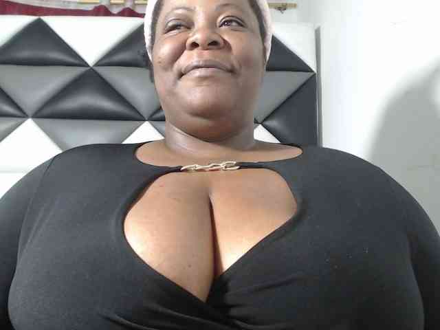 ShantalBBW webcam