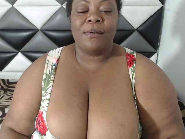 ShantalBBW webcam
