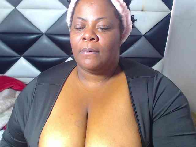 ShantalBBW webcam