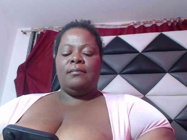 ShantalBBW webcam