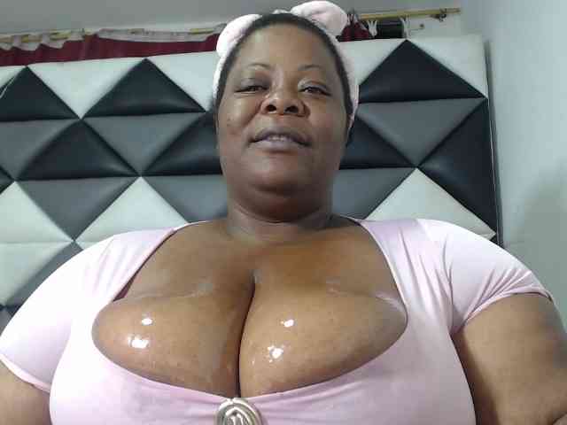 ShantalBBW webcam
