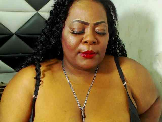 ShantalBBW webcam