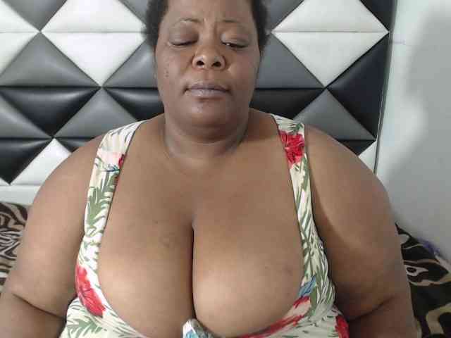 ShantalBBW webcam
