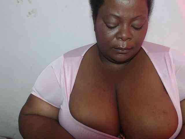 ShantalBBW webcam