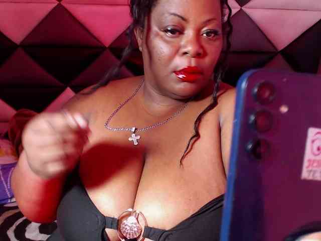 ShantalBBW webcam