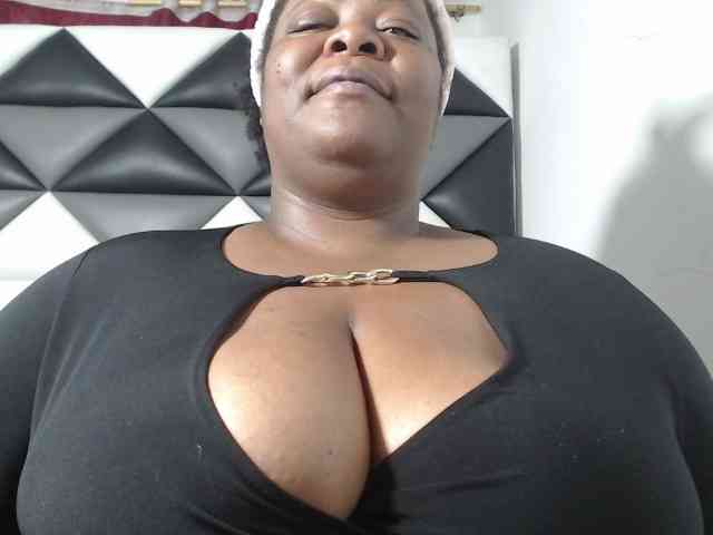 ShantalBBW webcam