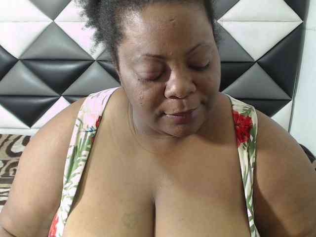 ShantalBBW webcam