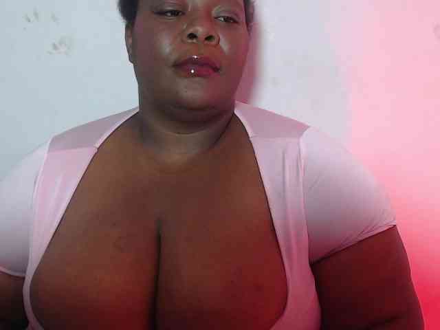 ShantalBBW webcam