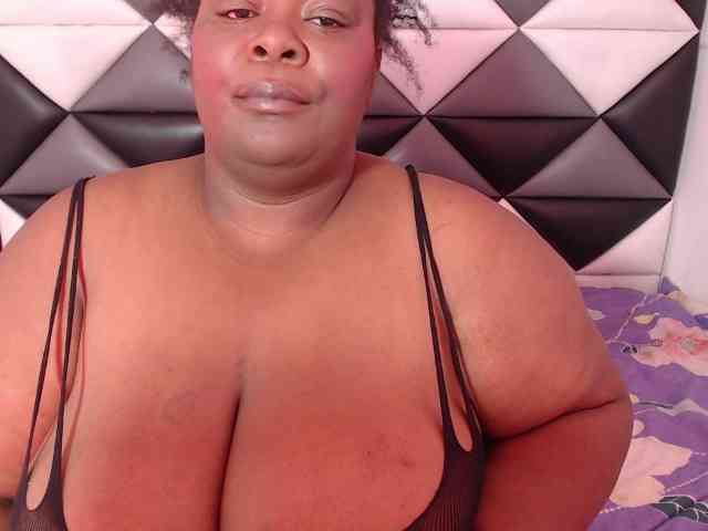 ShantalBBW webcam