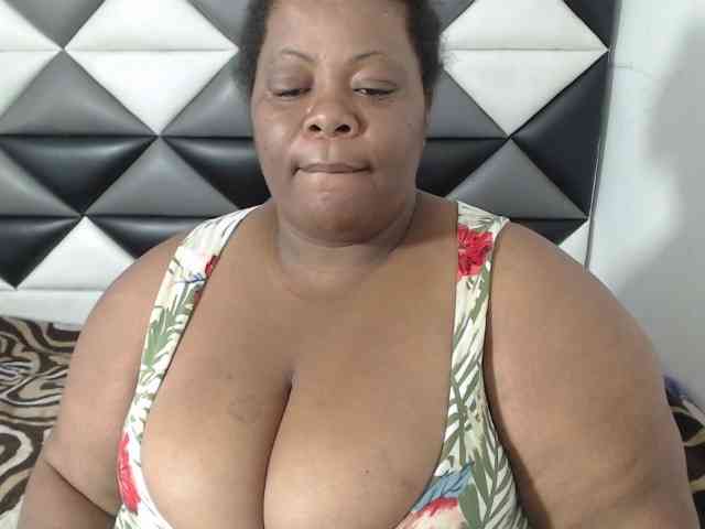 ShantalBBW webcam