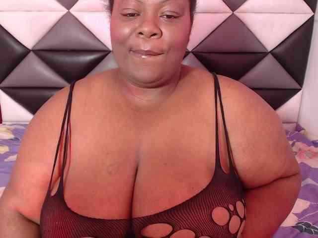 ShantalBBW webcam