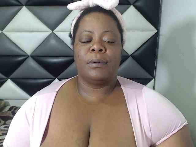 ShantalBBW webcam