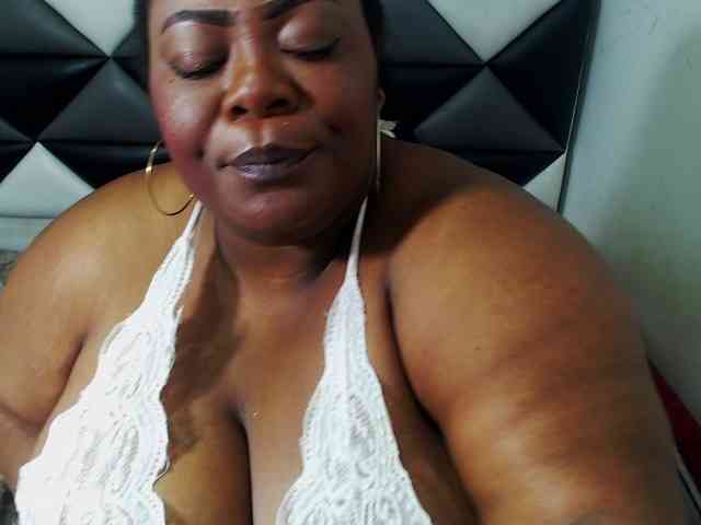 ShantalBBW webcam