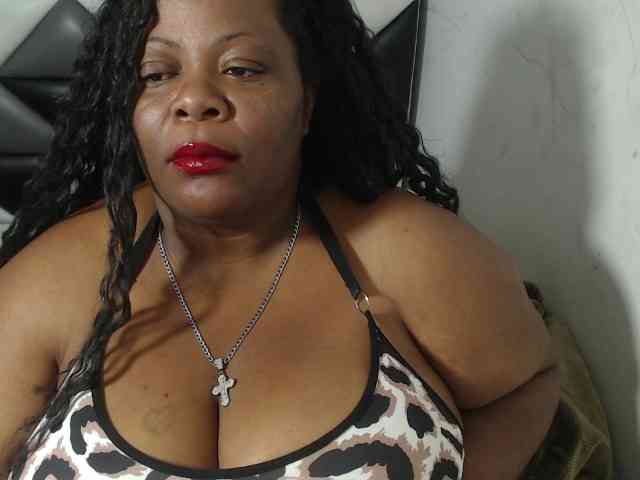 ShantalBBW webcam
