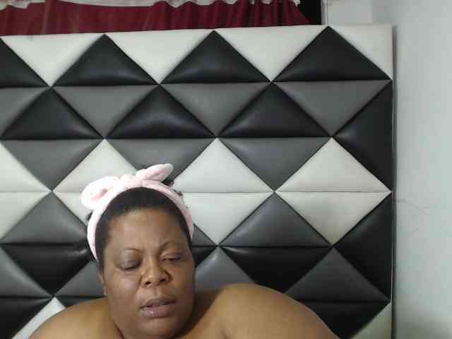 ShantalBBW webcam
