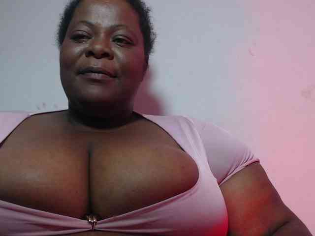 ShantalBBW webcam