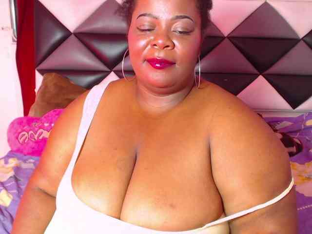 ShantalBBW webcam