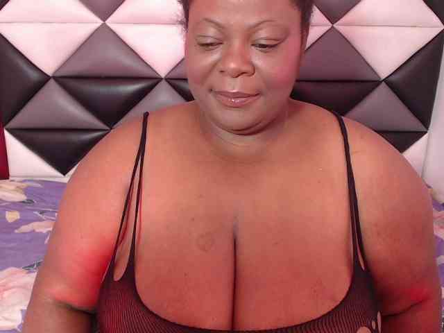ShantalBBW webcam