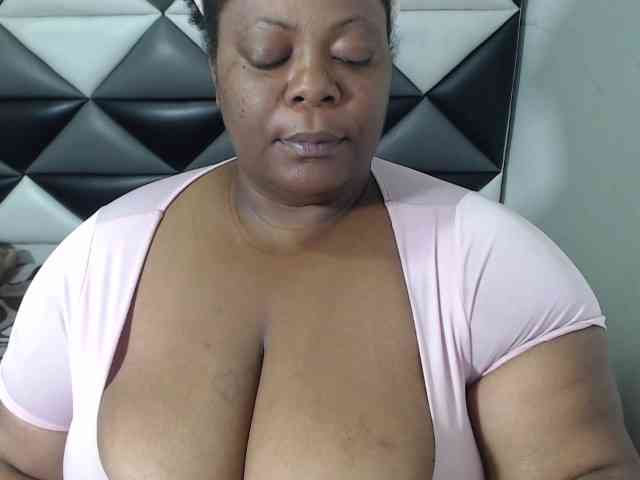 ShantalBBW webcam