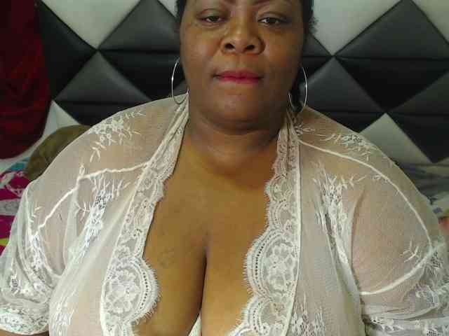ShantalBBW webcam