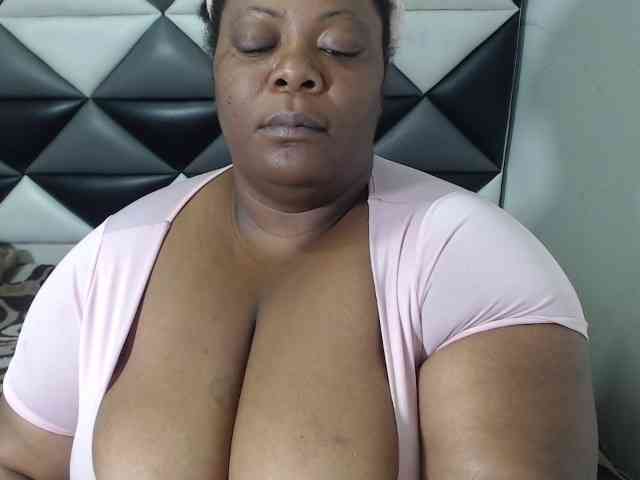 ShantalBBW webcam