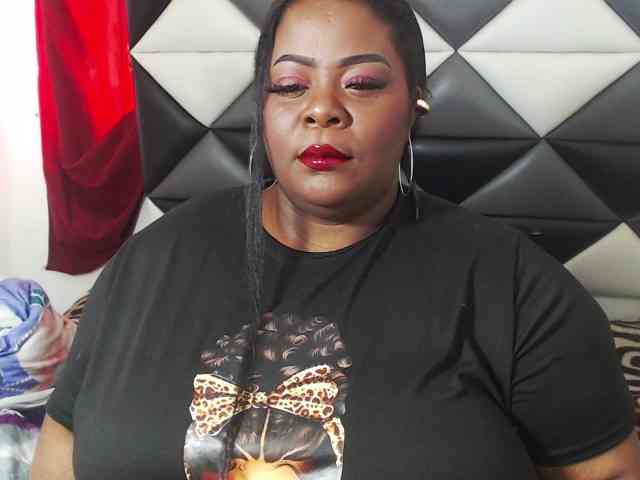 ShantalBBW webcam