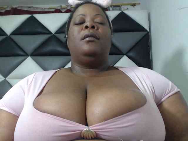 ShantalBBW webcam