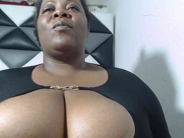 ShantalBBW webcam