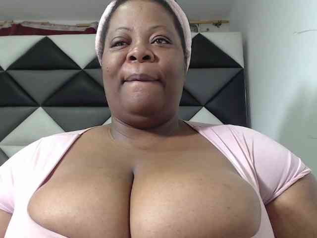 ShantalBBW webcam