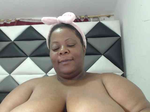 ShantalBBW webcam