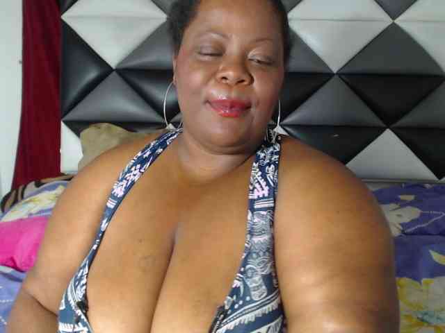 ShantalBBW webcam