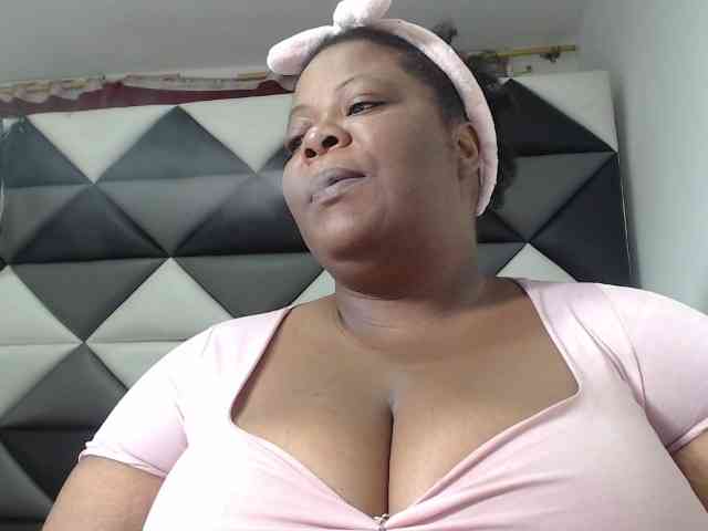ShantalBBW webcam