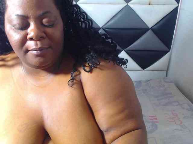 ShantalBBW webcam