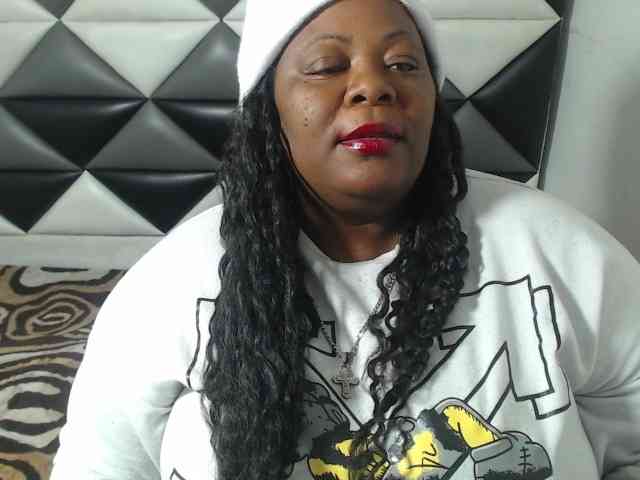 ShantalBBW webcam