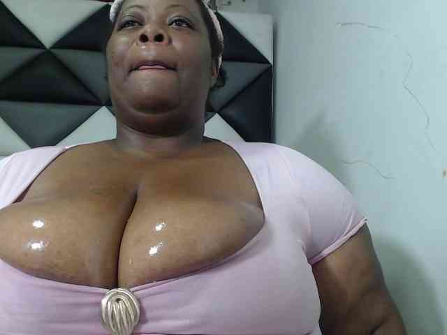 ShantalBBW webcam