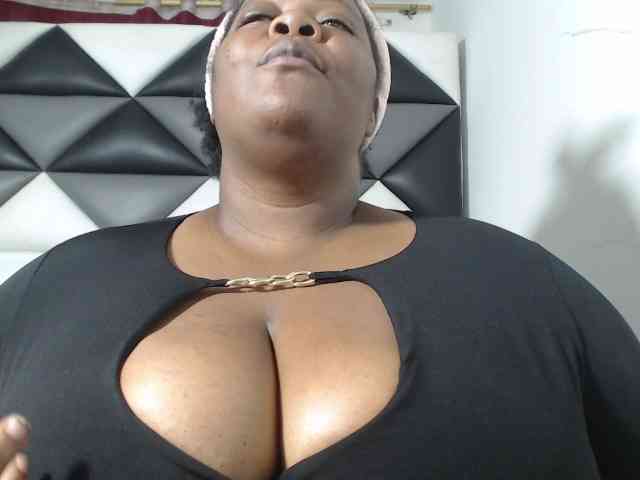 ShantalBBW webcam