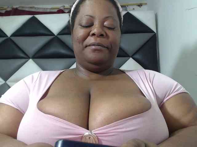 ShantalBBW webcam
