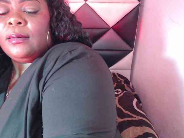 ShantalBBW webcam