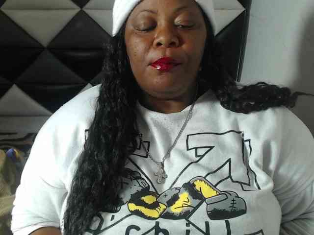 ShantalBBW webcam