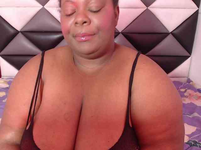 ShantalBBW webcam
