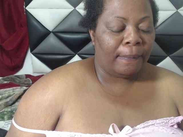 ShantalBBW webcam