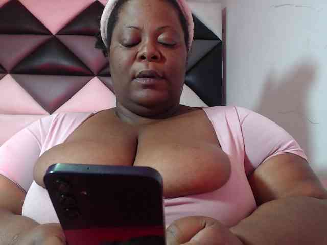 ShantalBBW webcam