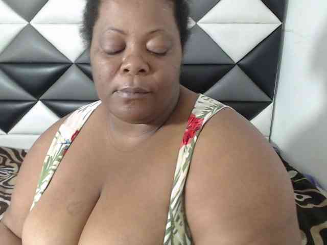 ShantalBBW webcam