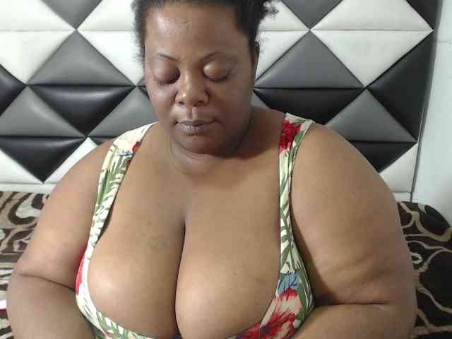 ShantalBBW webcam