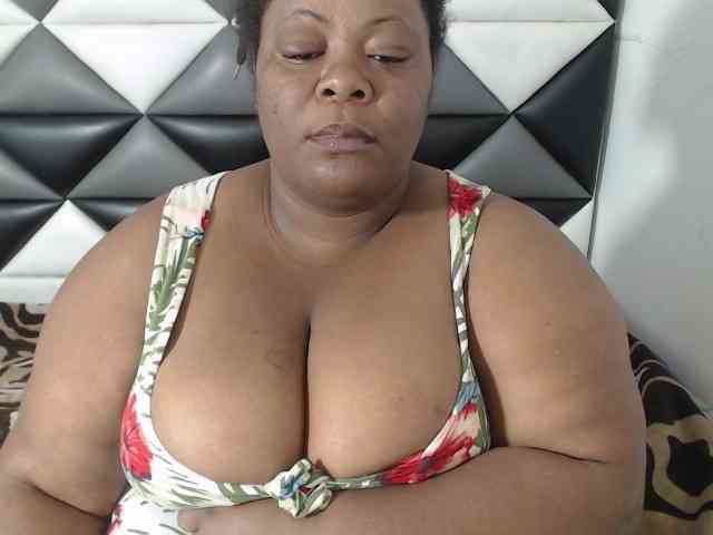 ShantalBBW webcam