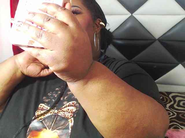 ShantalBBW webcam