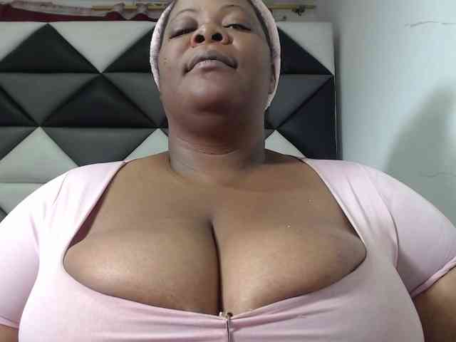 ShantalBBW webcam