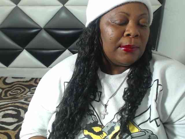 ShantalBBW webcam