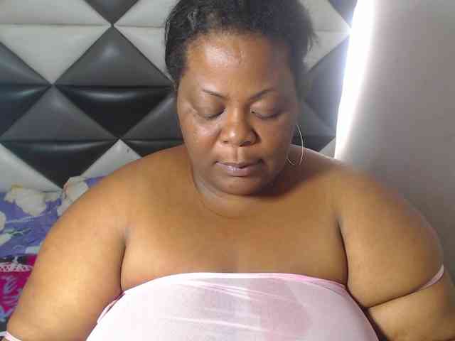ShantalBBW webcam