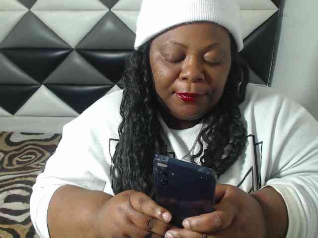 ShantalBBW webcam